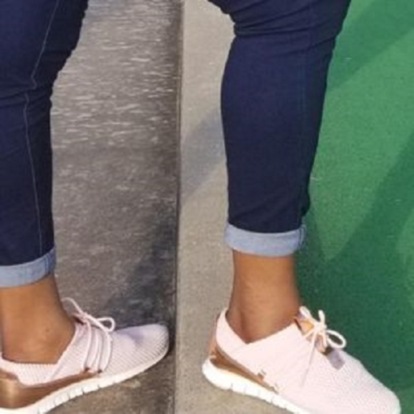 Cole Haan Zerogrand Quilted Women Size 7.5 Sneaker - Picture 2 of 7